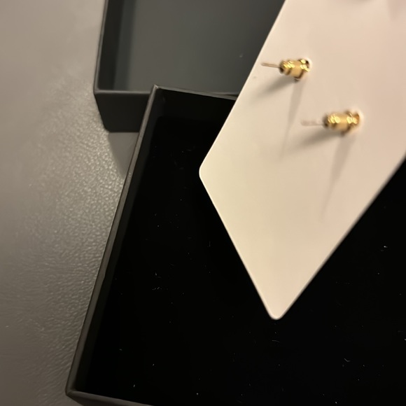 Great Deal Gorgeous Earrings - Picture 3 of 4